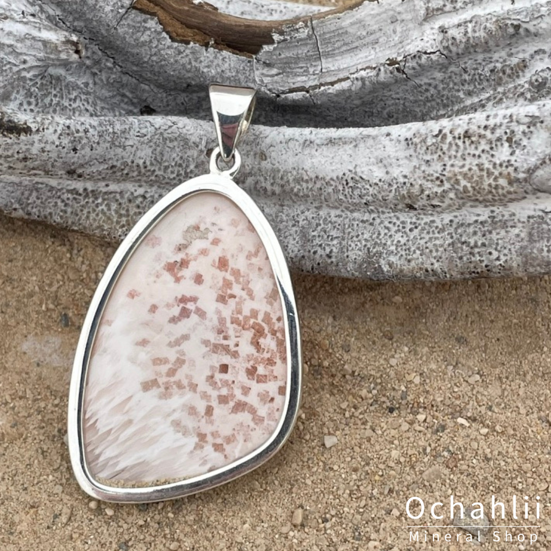 Pendentif en argent rose Scolecite