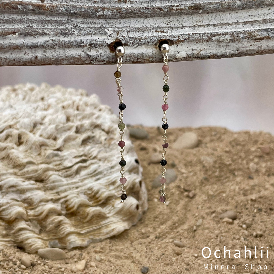 Toermalijn bont oorstekers facet 4mm