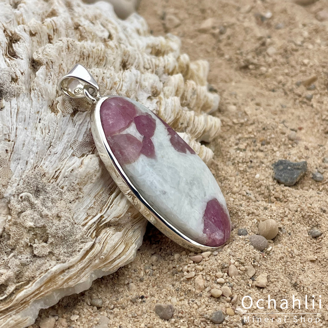 Toermalijn roze (Rubelliet) op Kwarts zilveren hanger