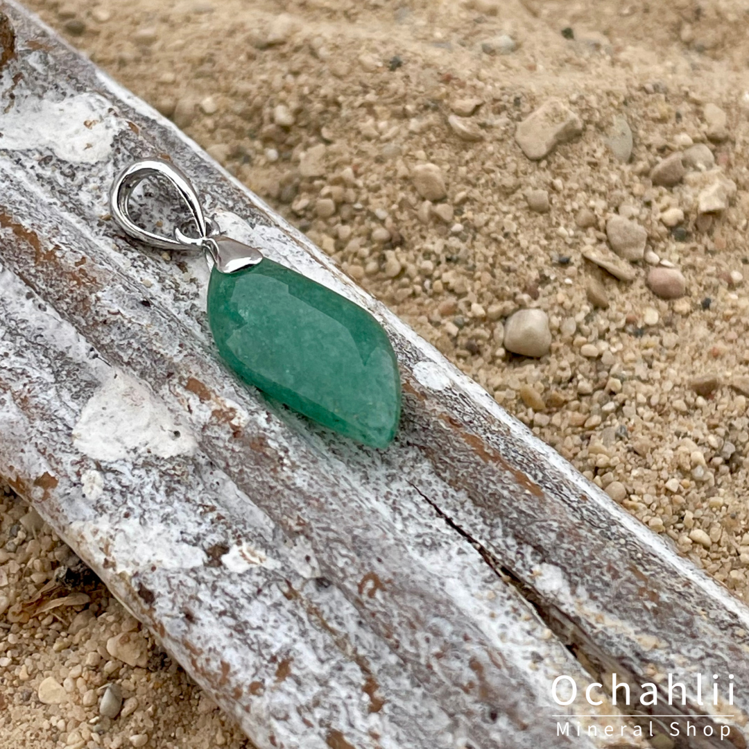 Aventurine silver pendant