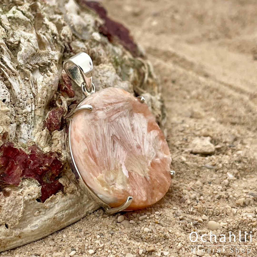 Scoleciet rosa roher Silberanhänger