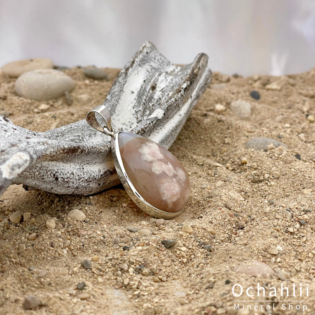 Agate Flower silver pendant