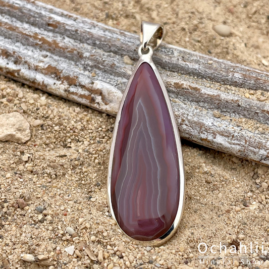 Agate silver pendant<br> <span style="font-weight:bold;">"Protection"</span>