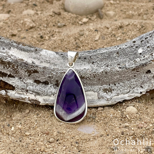 Amethyst Chevron silver pendant<br> <span style="font-weight:bold;">"Inner peace"</span>