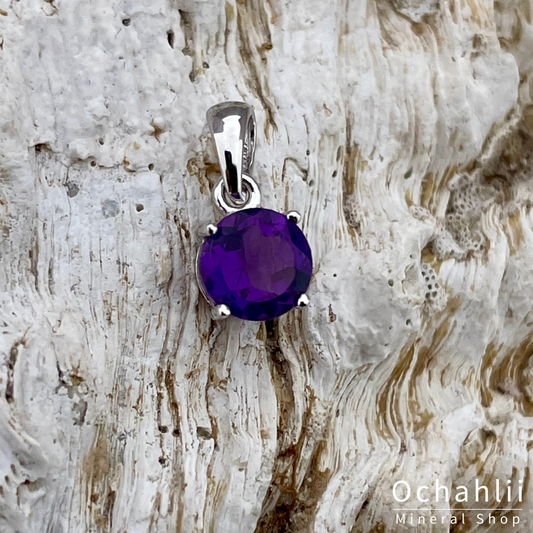 Amethyst silver pendant<br> <span style="font-weight:bold;">"Inner peace"</span>